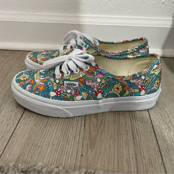 Vans - Picture 2 of 4
